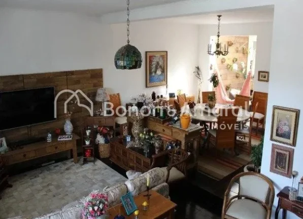 Imagem ...#34;Espaçoso Sobrado de 3 Dormitórios com Suíte e 4 Vagas em Rua Tranquila de Sousas...#34;