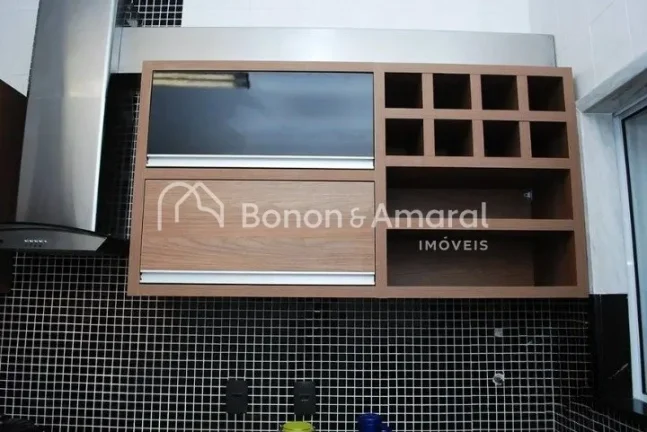 Imagem Casa ampla estilo sobrado com 375 m² de área construída, 4 quartos suítes, sendo 2 deles com hid...