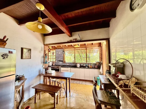 Imagem Linda Casa a venda em área arborizada em Campos do Jordão