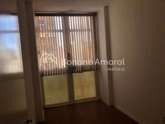 Imagem Sala para escritório, com lavabo, copa, 2 banheiros e piso laminado, em andar alto, em região come...