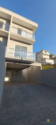 Imagem Casa nova, 3 dormitórios, (1 suíte) ótimo acabamento em condomínio