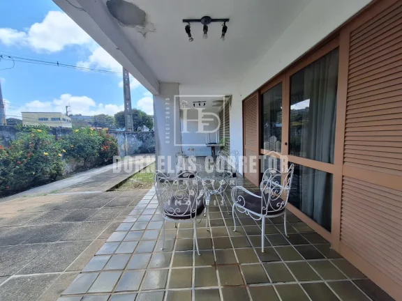 Imagem Casarão de esquina em Olinda, 4qtos, 5vgs. quintal gigante na avenida há 2min. shop. patteo 45mts²