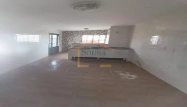 Imagem Casa térrea com 125 m². Dispõe de 2 dormitórios, sala, cozinha, banheiro, lavanderia, quintal. I...
