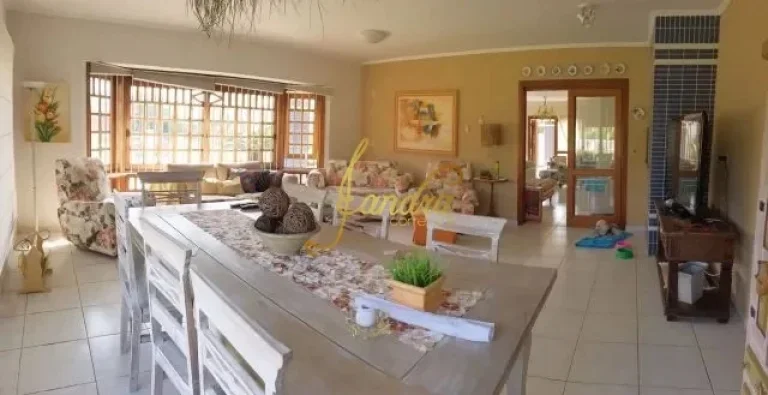 Imagem Casa térrea mobiliada e decorada em dois lotes, ótima localização