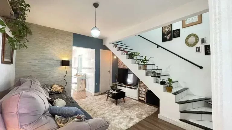 Imagem Sobrado com 2 dormitórios e 1 vaga de garagem com terraço e churrasqueira em Balneário Camboriú