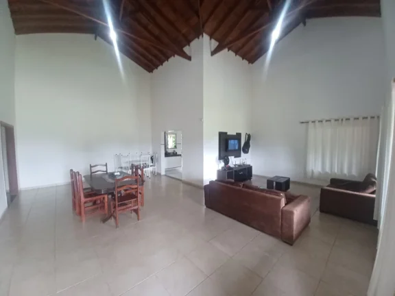 Imagem Casa com 04 dormitórios, sendo 01 suíte à venda no Condomínio Village da Serra!
