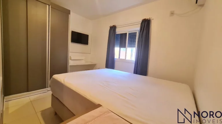 Imagem Casa de 2 Dormitórios com Suíte, Pátio e Garagem em Santa Maria