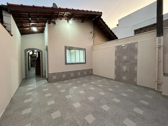 Imagem Casa para Venda em Mongaguá, Vera Cruz, 3 dormitórios, 1 suíte, 1 banheiro, 2 vagas
