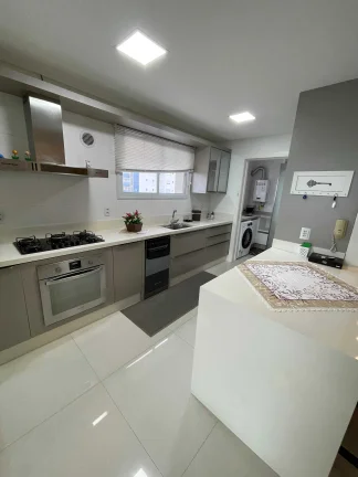 Imagem Apartamento mobiliado com 4 suítes e 3 vagas de garagem em Itapema
