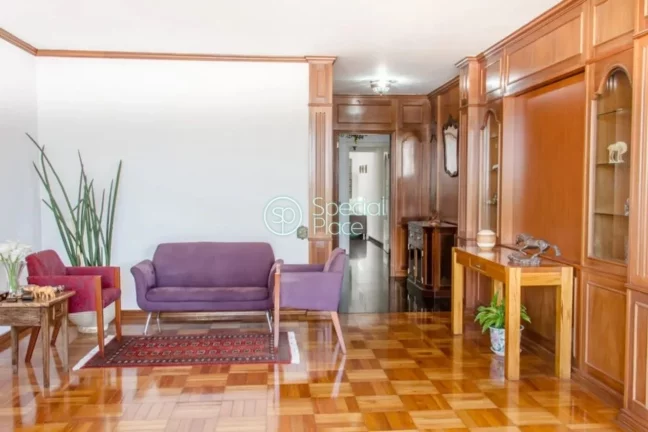Imagem Apartamento super espaçoso, com 270m2, 4 dormitórios ( 1 suíte ) e 2 vagas na garagem. Amplo livi...