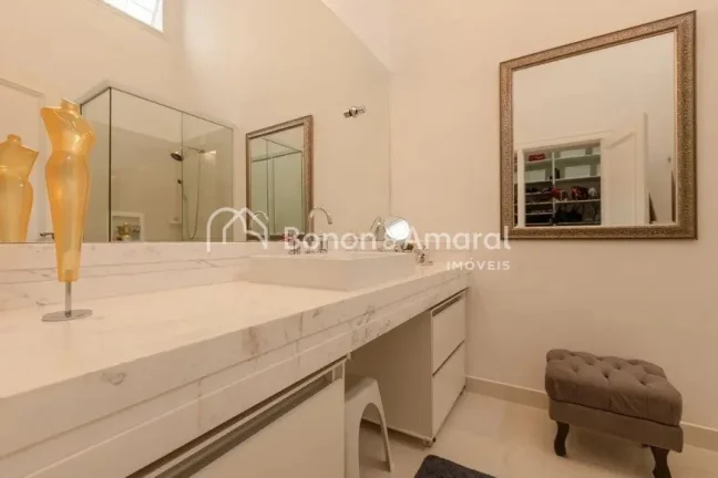 Imagem Exuberante casa no Alphaville Campinas, planejada e decorada em estilo Luiz XV com muita elegância....