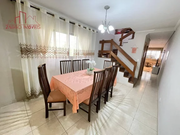 Imagem Sobrado 200m² - 3 Dorm - 1 Suíte - 4 Vagas
