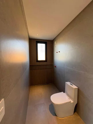 Imagem Casa em condomínio com 4 suítes e 4 vagas de garagem em Camboriú/SC