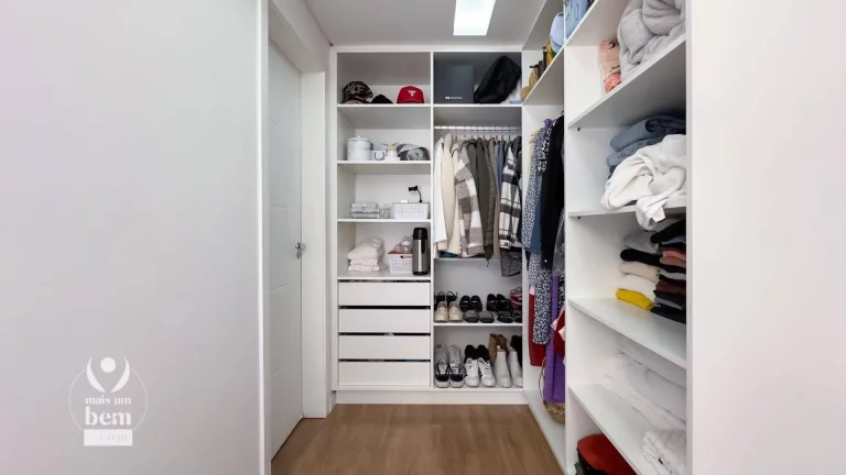 Imagem Sobrado com 316 m² - 5 Quartos - 4 Suítes, 1 Lareira, 1 Churrasqueira – 4 vagas, à venda por R$ 1.737.000 - Campo Comprido - Curitiba/PR