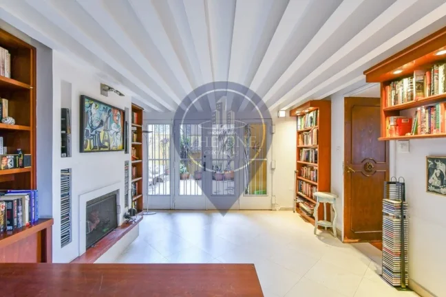 Imagem Casa de luxo na Vila Mariana: 4 quartos, 4 suítes, 2 salas, 6 banheiros, 2 vagas de garagem, 257m² - São Paulo-SP