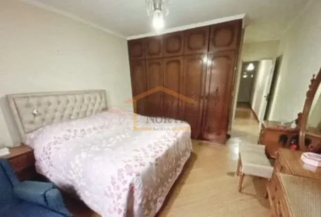 Imagem Sobrado mobiliado, com aproximadamente 298m², 5 dormitórios, sendo 2 suites, uma na parte superior...