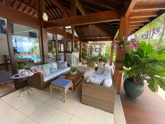 Imagem Viva na exclusividade do Condomínio Praia Brava, um verdadeiro paraíso à beira-mar localizado na deslumbrante Praia Brava da Fortaleza. Este condomí