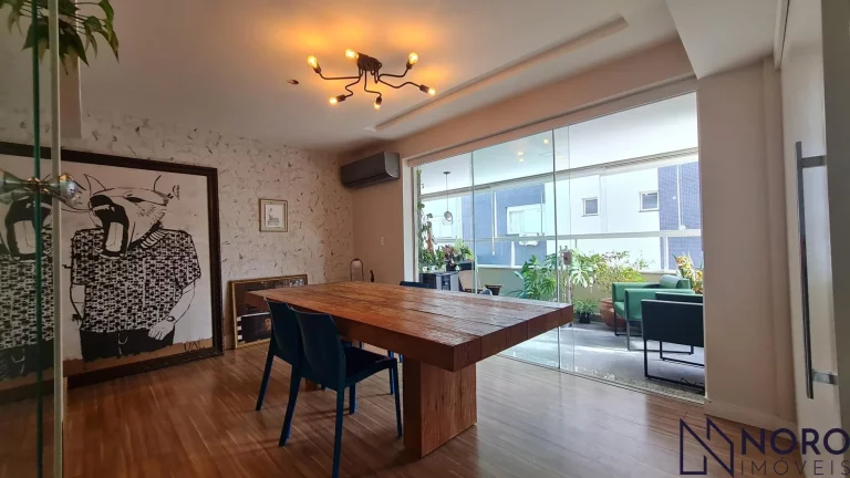 Imagem Apartamento Espaçoso com 3 Suítes e 2 Vagas no Centro de Santa Maria