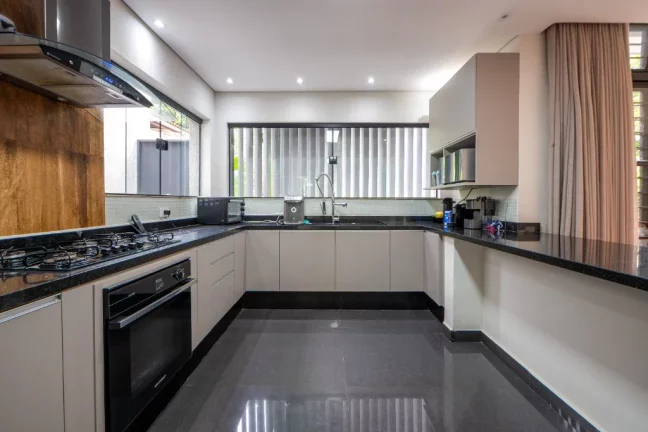 Imagem Aluguel de Casa de Luxo no Brooklin Paulista - 5 Quartos, 5 Suítes, 6 Vagas, 340m² - São Paulo-SP