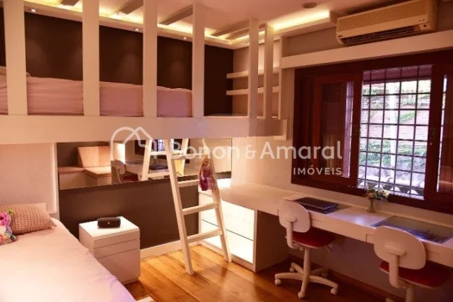 Imagem Sofisticação e privacidade em cada detalhe

Esta esplêndida residência oferece ambientes elegant...