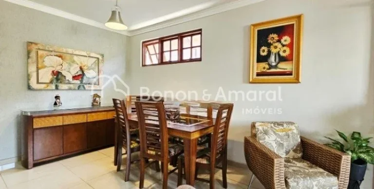 Imagem Casa térrea reformada para venda em condomínio no Taquaral em Campinas, 3 quartos e 4 vagas