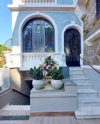 Imagem Casarão histórico estilo castelo, luxo e Requinte