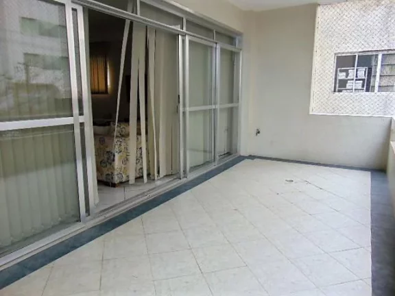 Imagem Praias das Pitangueiras, na quadra da praia, 30 metros do Shopping.