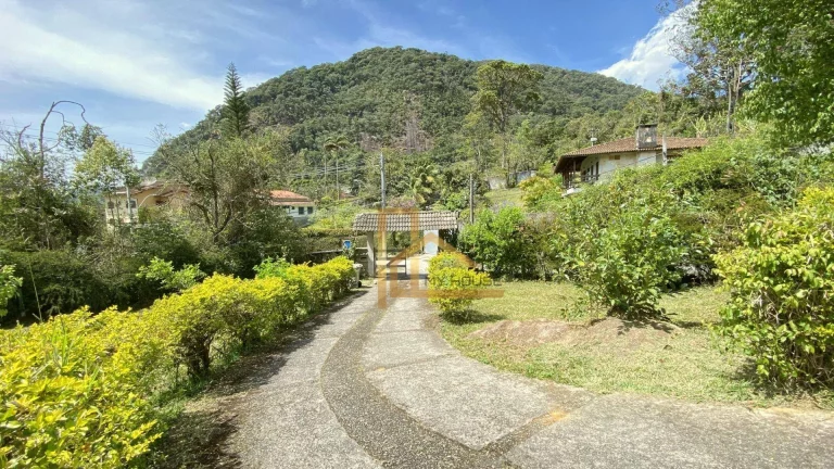Imagem Casa linear com 4 dormitórios à venda, 156 m² - Granja Guarani - Teresópolis/RJ
