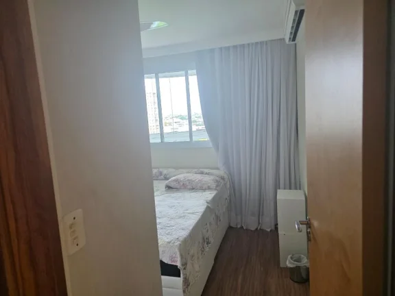 Imagem Vende apartamento de 2 quartos com 70m², incluindo 1 suíte e 1 banheiro social com 3 vagas de garagem.