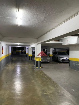 Imagem Apartamento em local previligiado no miolo de icarai,constituido por salão 03 quartos dependencias completa,vaga de garagem na escritura,andar alto so