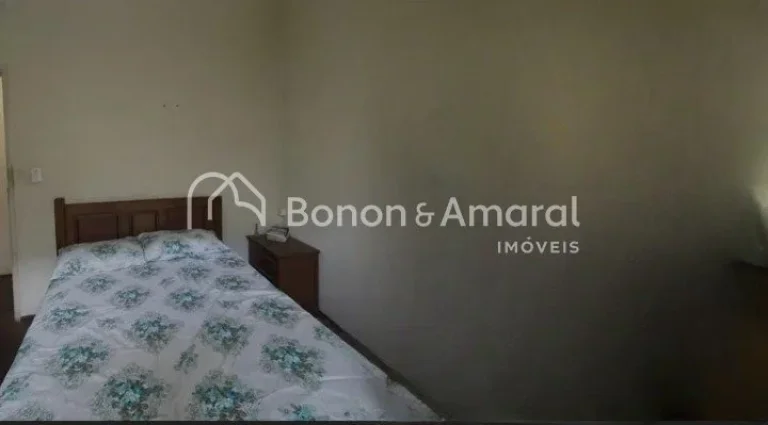 Imagem Térrea, com edícula.
São 3 dormitórios sendo 1 suíte, sala, cozinha, banheiro social, área de ...