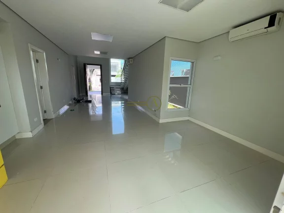 Imagem Sobrado alto padrão à venda condomínio Bougainville IV totalmente reformado