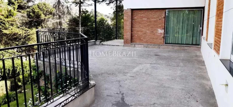Imagem Pousada à venda em Campos do Jordão próxima à Ducha de Prata | Alto padrão e vista para as montanhas