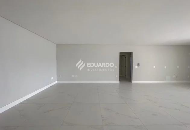 Imagem Apartamento no Edificio Garden Square com 4 suítes à venda, 179 m² - Meia Praia