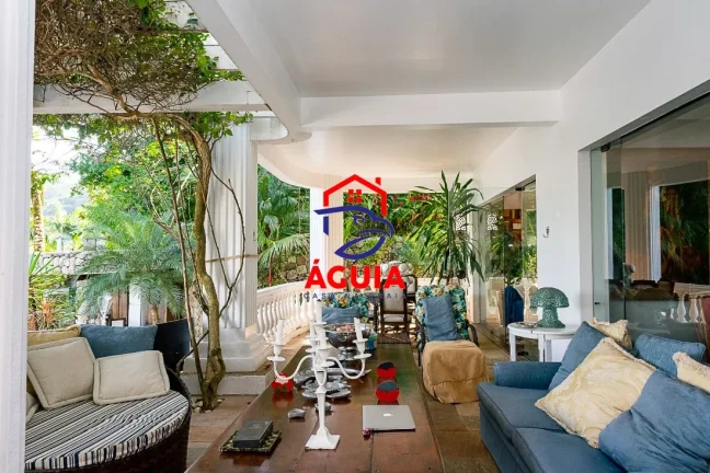 Imagem Belíssima casa em condomínio fechado em meio a Mata Atlântica com vista para o mar!!