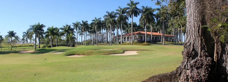 Imagem Mansão Exclusiva em Condomínio com Campo de Golfe e Valor Histórico Único