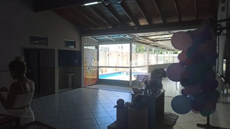 Imagem Casa à venda 1 Quarto, 4 Vagas, 360M², Ernani de Moura Lima, Londrina - PR