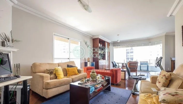 Imagem Apto amplo e iluminado com 220m² muito bem localizado numa via super arborizada. Living amplo para ...