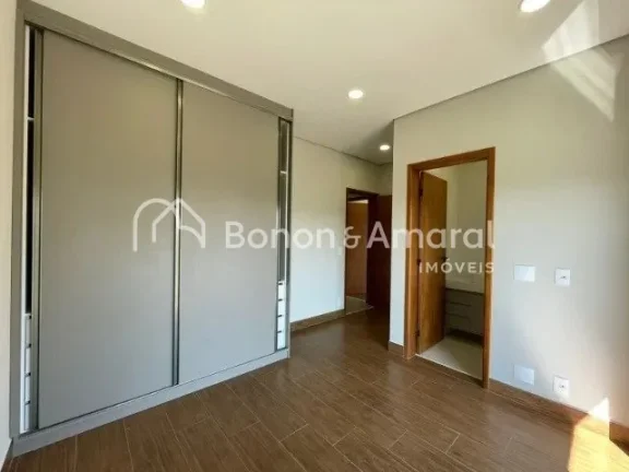 Imagem Lindo sobrado com 4 suítes, sendo uma master com jardim de inverno, outra no térreo, varanda. Espa...