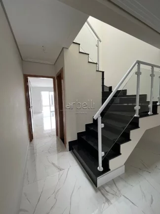 Imagem Sobrado com 165 metros quadrados, com 3 dormitórios sendo 1 suíte com varanda, 3 banheiros, 1 lava...