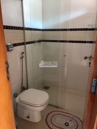 Imagem Sobrado de Alto Padrão à Venda com 4 Suítes, Closet e Área Gourmet no bairro Santa Maria - Uberaba/MG