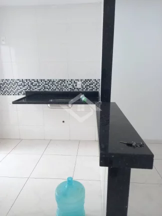 Imagem Casa na pedra de guaratiba com sala e 2 quartos, quintal e garagem