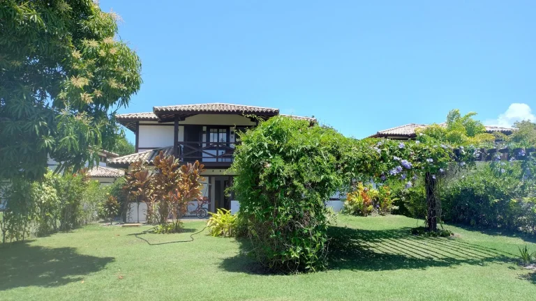 Imagem Casa Mobiliada em Condomínio com Piscina em Praia do Forte - Venda