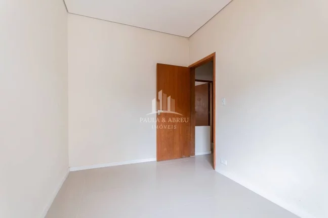 Imagem Casa com Terreno de 70m² e 101m²de área útil São 3 Dormitórios, 2 Banheiros, Sacada, 2 Vagas, Quintal no Bairro Casa Branca, Santo André