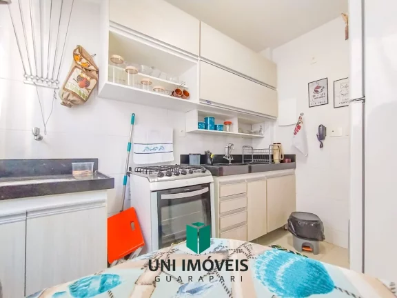 Imagem Mobiliado e Bem Localizado: 2 Quartos com Suíte e Garagem na Avenida Oceânica, Praia do Morro!