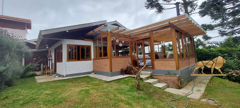 Imagem Linda casa com vista permanente no Alto do Capivari com 380m².