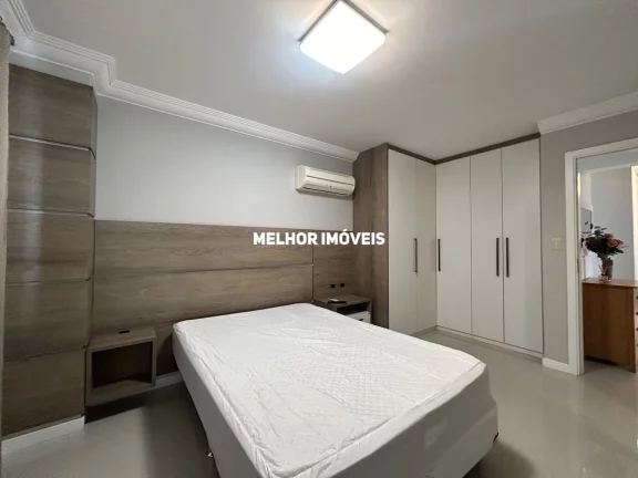 Imagem Apartamento á venda com 3 dormitórios e 3 vagas de garagem localizado no Centro de Balneário Camboriú.