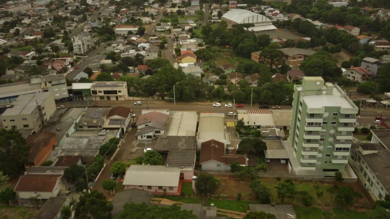 Imagem Casa para Venda em Erechim, Três Vendas, 4 dormitórios, 2 banheiros
