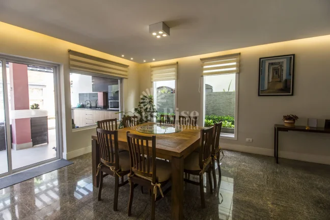 Imagem Casa a venda mobiliada e reformada - Alphaville 6 | 4 suítes - 4 vagas - 360m² AC - 360m² AT | R$2.990.000