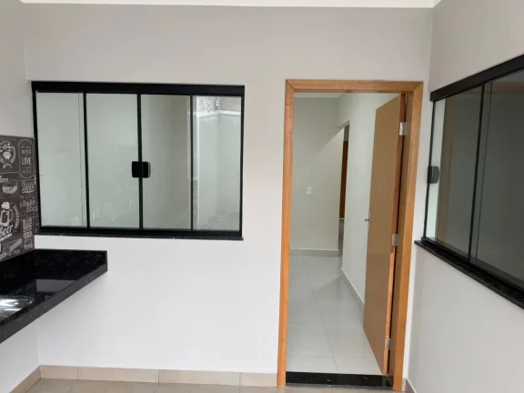 Imagem Alto Padrão para Venda em Maringá, Conjunto Habitacional Requião, 3 dormitórios, 1 suíte, 2 banheiros, 1 vaga